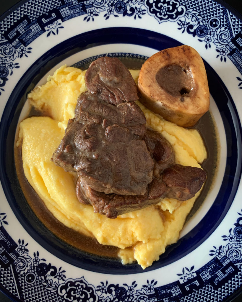 Ossobuco Com Polenta - Polenta Cremosa E Carne Se Desmanchando